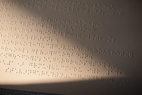 Termoli più accessibile: nel Borgo Vecchio arrivano quattro pannelli sensoriali in braille